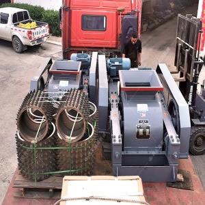 2PG1200x800型半自動液壓對輥破碎機(jī)發(fā)往四川