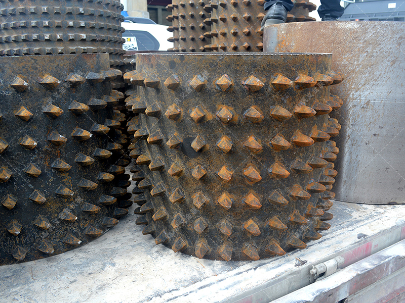 狼牙齒輥破碎機(jī)如何實(shí)現(xiàn)焦炭'大塊進(jìn)，勻粒出'的理想轉(zhuǎn)化？